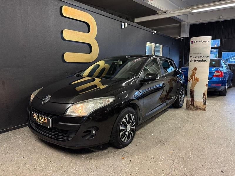 Svart Begagnad 2010 Renault Mégane III Halvkombi | 46 900 kr (Marknadspris) - Bild 1/4