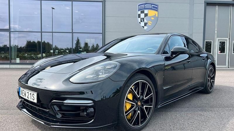 Svart Begagnad 2019 Porsche Panamera Turbo S Sedan | 999 900 kr - Bild 1/4