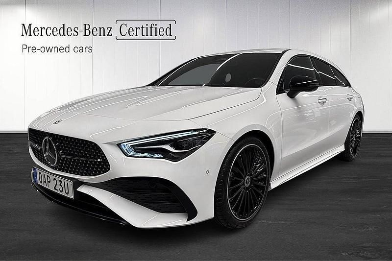Vit Begagnad 2024 Mercedes CLA200 Shooting Brake Premium Kombi | 388 000 kr (Marknadspris) - Bild 1/4