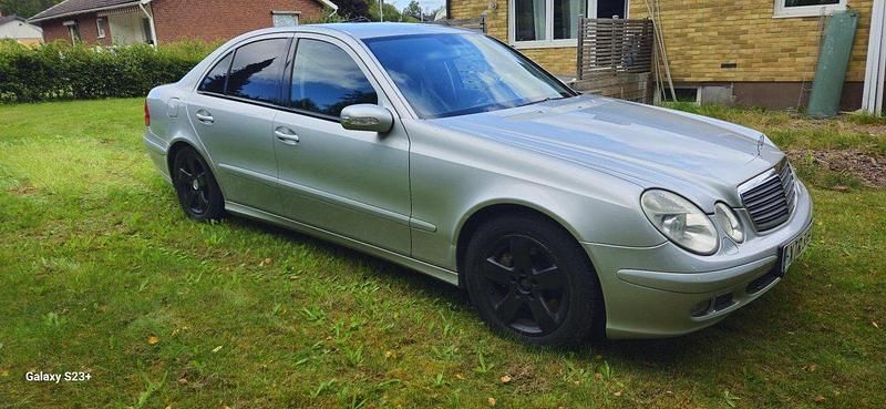 Silver Begagnad 2006 Mercedes E200 Classic Sedan | 40 000 kr (Bra pris) - Bild 1/4