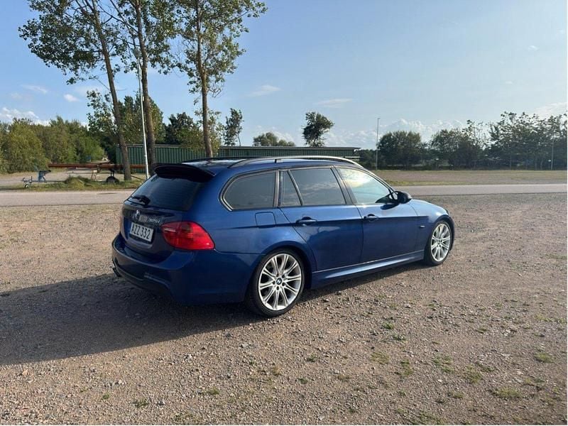 Blå Begagnad 2008 BMW 325 Comfort Edition Kombi | 109 000 kr (Dyr) - Bild 1/4