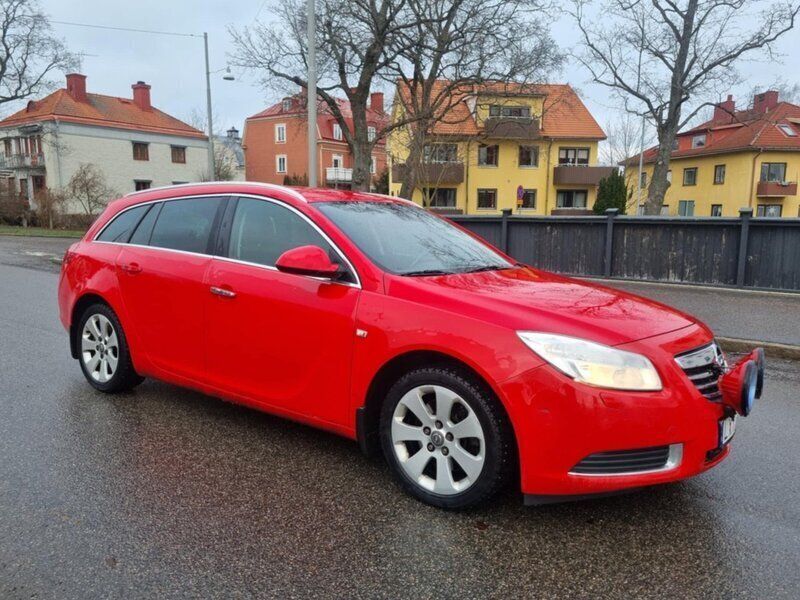 Röd Begagnad 2011 Opel Insignia Cosmo Kombi | 26 000 kr (Marknadspris) - Bild 1/4