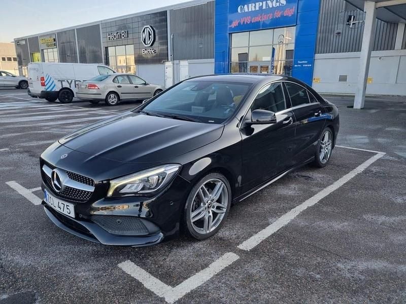 Svart Begagnad 2018 Mercedes CLA200 | 225 000 kr (Marknadspris) - Bild 1/4