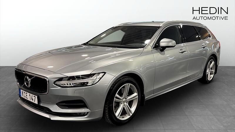 Silver metallic Begagnad 2018 Volvo V90 Momentum Kombi | 239 900 kr (Bra pris) - Bild 1/4
