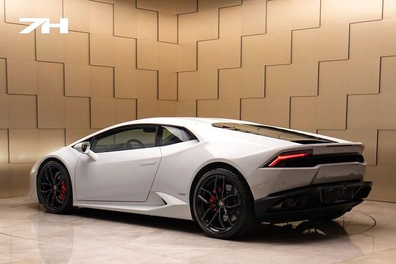 Begagnad Lamborghini Huracán 611 HK (449 kW) 2015 Vit Sportkupé