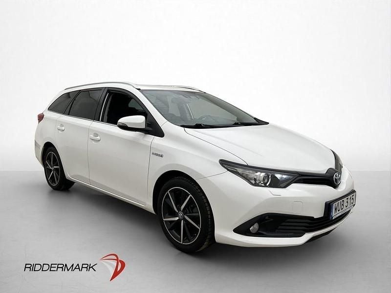 Begagnad Toyota Auris Hybrid Edition 136 HK (100 kW) 2018 Vit Kombi