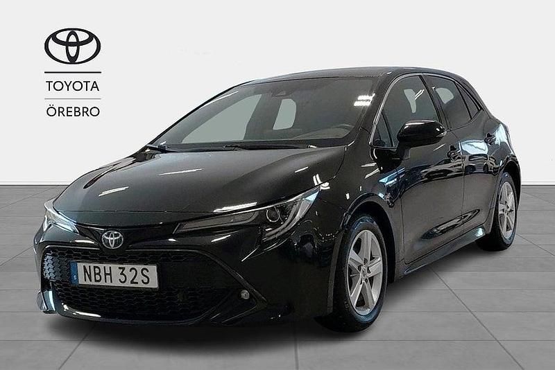 Begagnad Toyota Corolla Hybrid Style 124 HK (91 kW) 2021 Svart Halvkombi