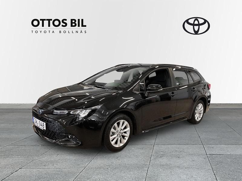 Svart Begagnad 2024 Toyota Corolla Active Kombi | 315 000 kr (Marknadspris) - Bild 1/4
