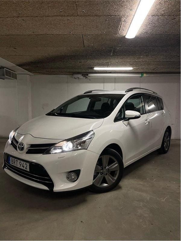 Vit Begagnad 2014 Toyota Verso Edition Minibuss | 79 900 kr (Bra pris) - Bild 1/4