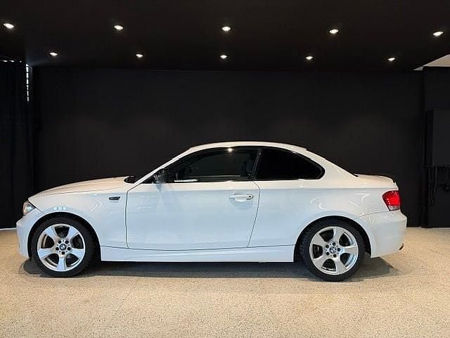 Begagnad BMW 118 M Sport 143 HK (105 kW) 2010 Vit Halvkombi