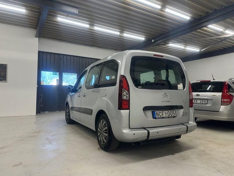 Begagnad Citroën Berlingo 92 HK (67 kW) 2012 Silver Minibuss