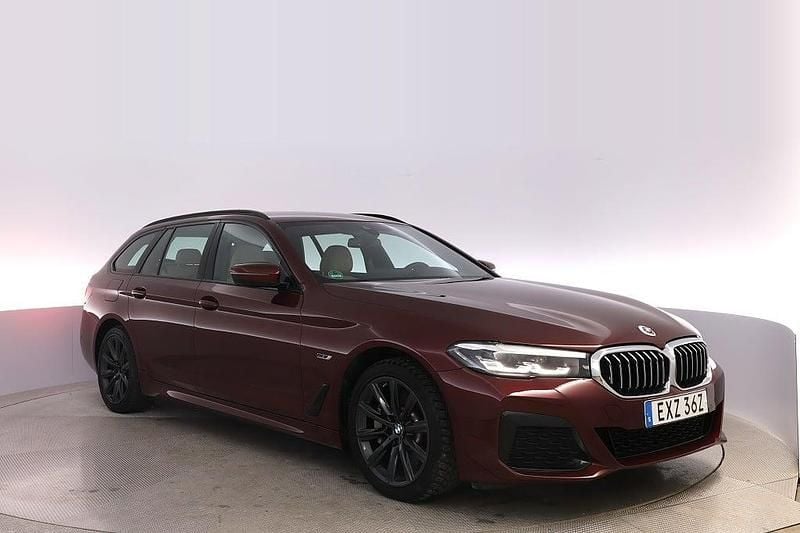Begagnad BMW 530e M Sport 184 HK (135 kW) 2022 Röd Kombi