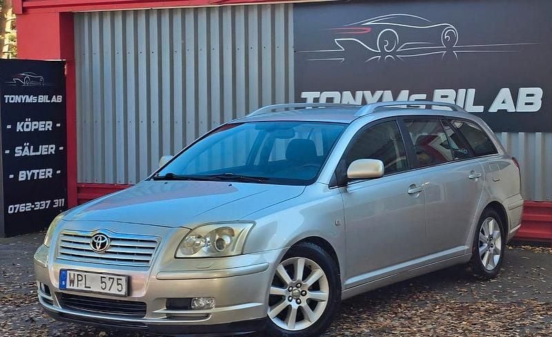Silver Begagnad 2004 Toyota Avensis Kombi | 34 900 kr (Marknadspris) - Bild 1/4