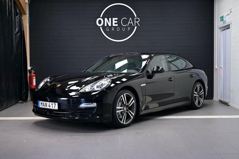 Svart Begagnad 2012 Porsche Panamera S E-Hybrid Sport Sedan | 349 800 kr - Bild 1/4