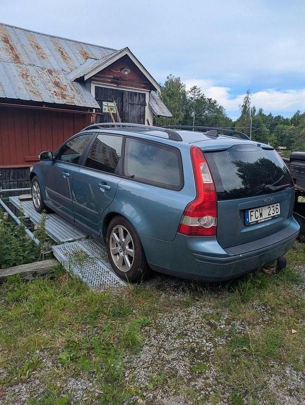 Blå Begagnad 2007 Volvo V50 Kinetic Kombi | 7 000 kr (Superpris) - Bild 1/2