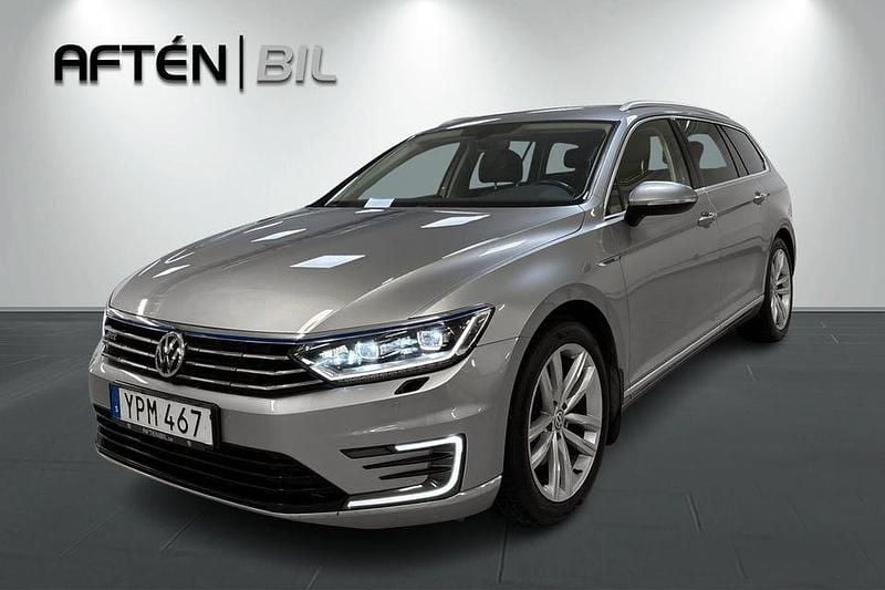 Silver Begagnad 2017 VW Passat GTE Kombi | 189 800 kr (Marknadspris) - Bild 1/3