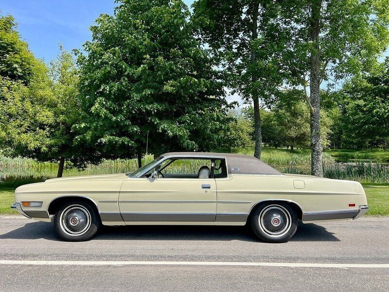 Begagnad Ford LTD 360 HK (264 kW) 1971 Vanilla Sportkupé