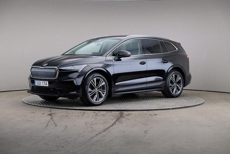 Svart (black magic (metallic)) Begagnad 2022 Skoda Enyaq iV Comfort SUV | 349 000 kr (Marknadspris) - Bild 1/4