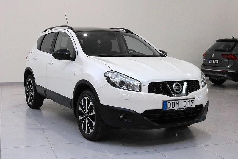 Vit Begagnad 2013 Nissan Qashqai SUV | 94 900 kr (Bra pris) - Bild 1/4