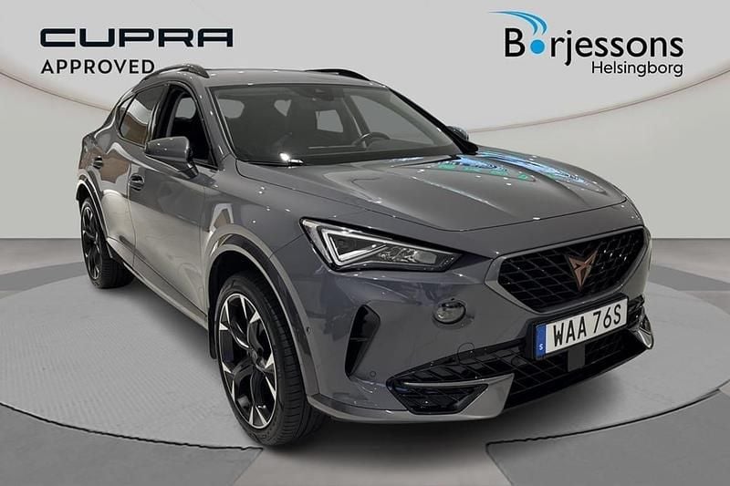 Ljusgrå (grå) Begagnad 2022 Cupra Formentor SUV | 259 900 kr (Marknadspris) - Bild 1/4
