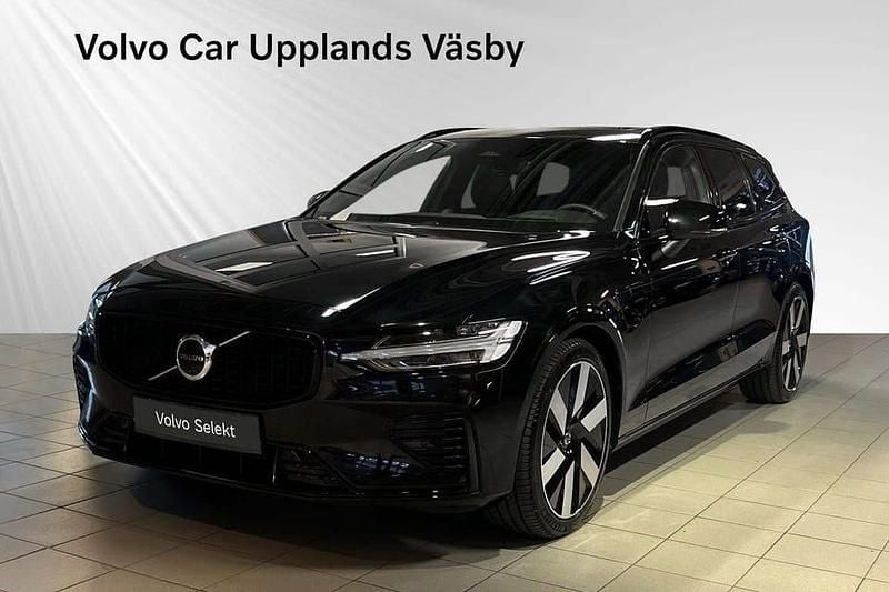 Svart Begagnad 2025 Volvo V60 Ultra Kombi | 554 900 kr - Bild 1/3