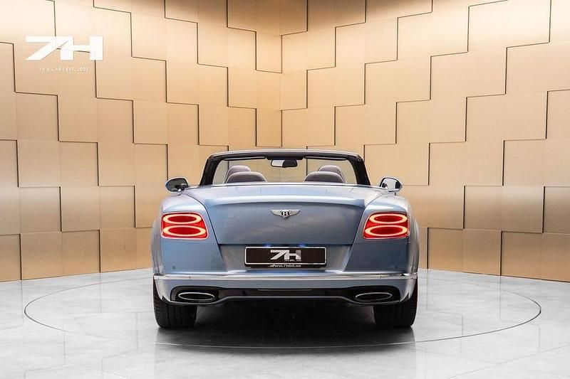 Begagnad Bentley Continental Mulliner 575 HK (422 kW) 2016 Blå