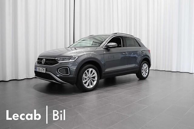 Grå (indium grey metallic) Ny 2025 VW T-Roc Life SUV | 337 500 kr (Bra pris) - Bild 1/4