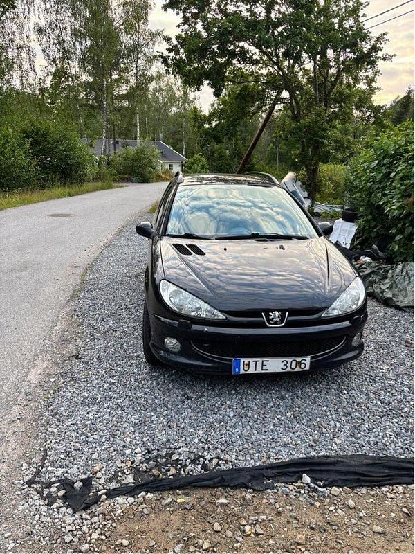 Svart Begagnad 2004 Peugeot 206 Kombi | 8 000 kr (Superpris) - Bild 1/4