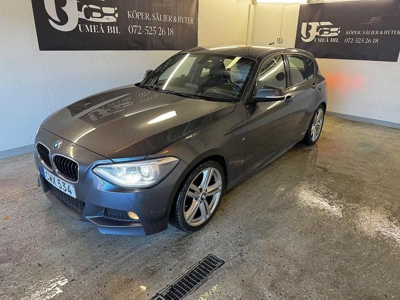 Grå Begagnad 2015 BMW 116 M Sport Halvkombi | 129 900 kr (Marknadspris) - Bild 1/4