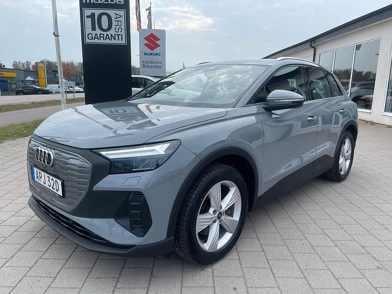 Grå Begagnad 2022 Audi Q4 e-tron Proline SUV | 299 000 kr (Marknadspris) - Bild 1/4