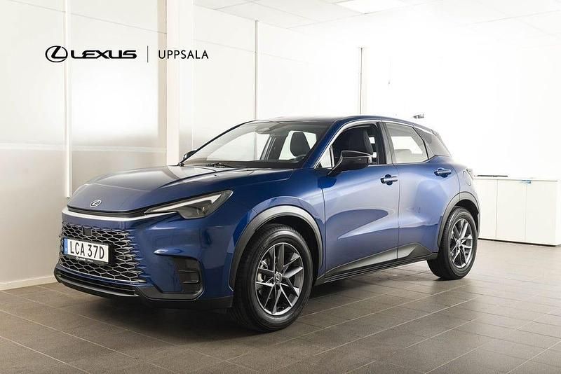 Mörkblå Begagnad 2024 Lexus LBX SUV | 319 900 kr (Superpris) - Bild 1/4