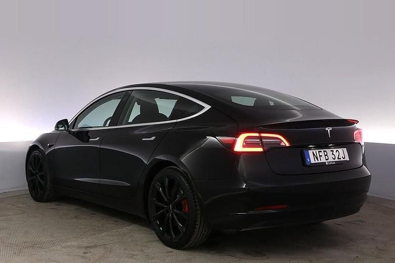 Begagnad Tesla Model 3 Performance 360 kW (490 HK) 2019 Svart Sedan