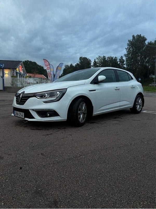 Vit Begagnad 2017 Renault Mégane IV Halvkombi | 103 000 kr (Bra pris) - Bild 1/4