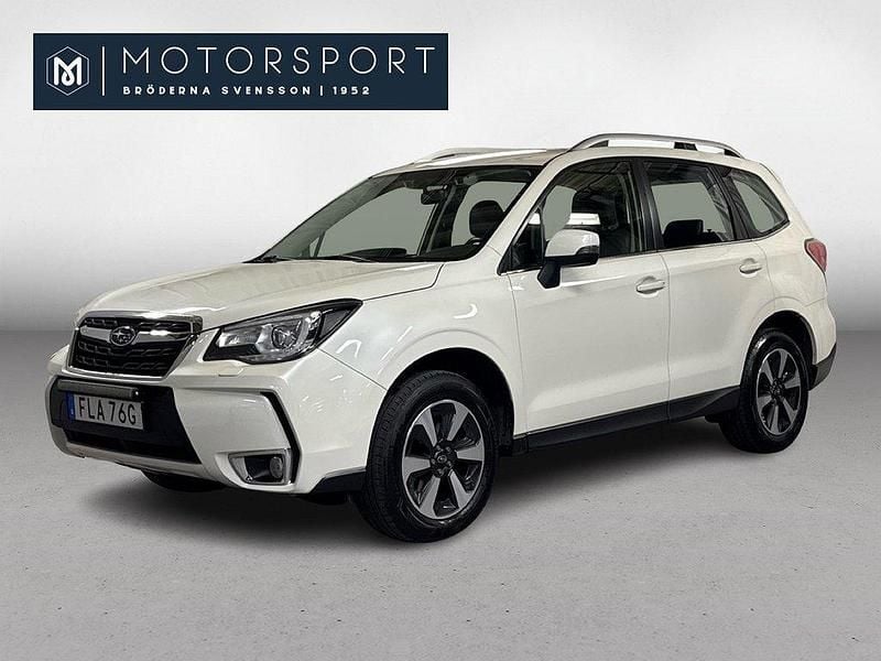 Vit (vit metallic) Begagnad 2018 Subaru Forester SUV | 219 900 kr (Marknadspris) - Bild 1/3