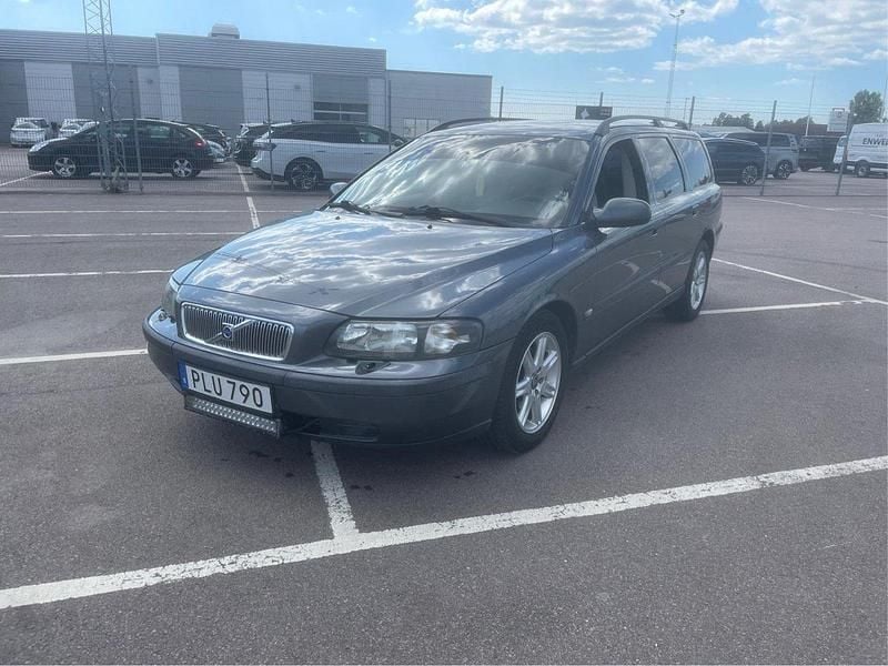 Grå Begagnad 2003 Volvo V70 Kombi | 20 000 kr (Marknadspris) - Bild 1/4