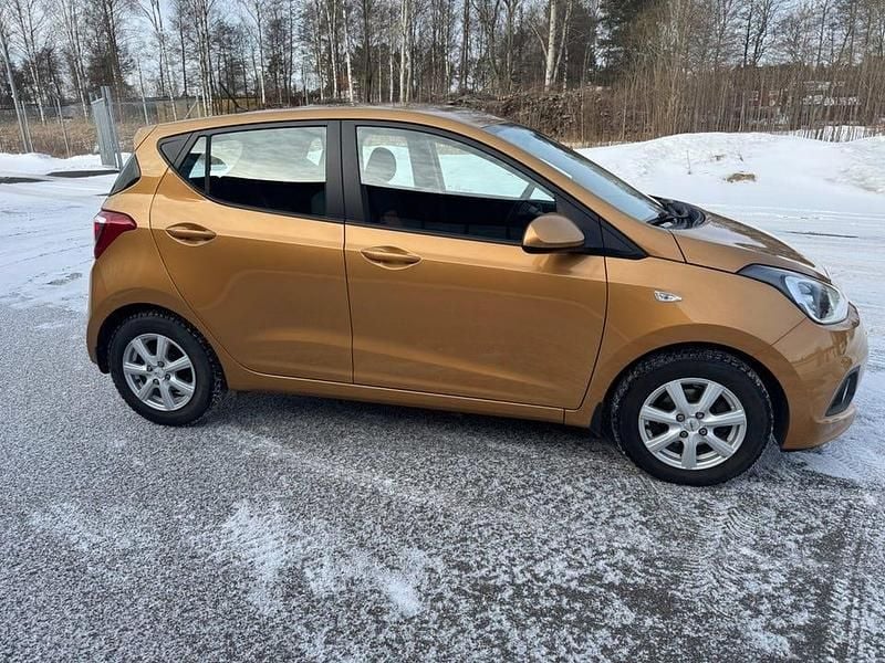 Begagnad Hyundai i10 67 HK (49 kW) 2016 Orange Halvkombi