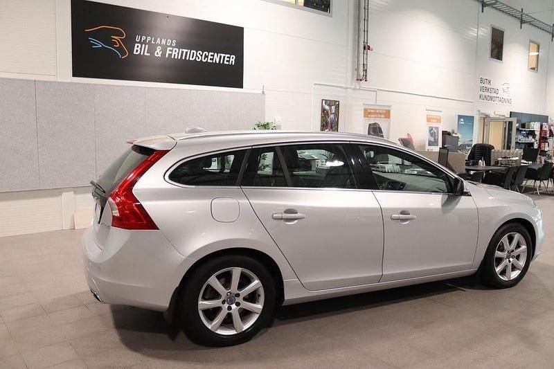 Begagnad Volvo V60 Summum 190 HK (139 kW) 2016 Silver (silver metallic) Kombi