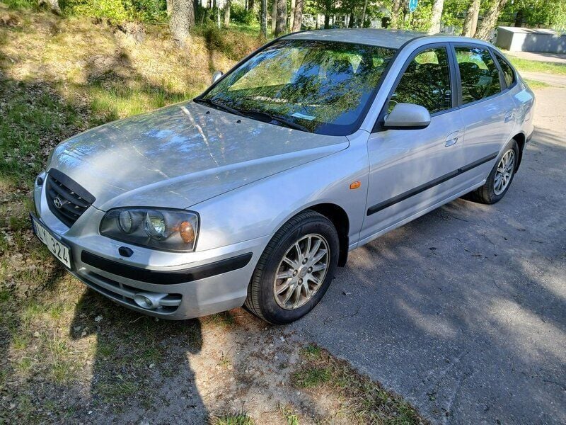 Silver Begagnad 2006 Hyundai Elantra Halvkombi | 29 900 kr - Bild 1/4