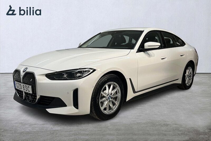 Vit (alpinvit) Begagnad 2023 BMW i4 Shadowline Sedan | 509 800 kr (Superpris) - Bild 1/4