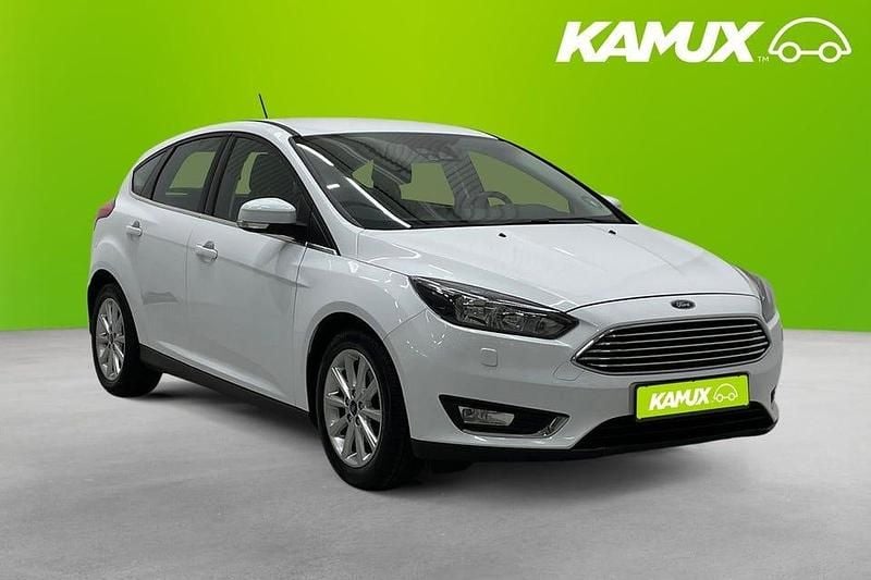 Vit Begagnad 2018 Ford Focus Titanium Halvkombi | 109 800 kr (Marknadspris) - Bild 1/4