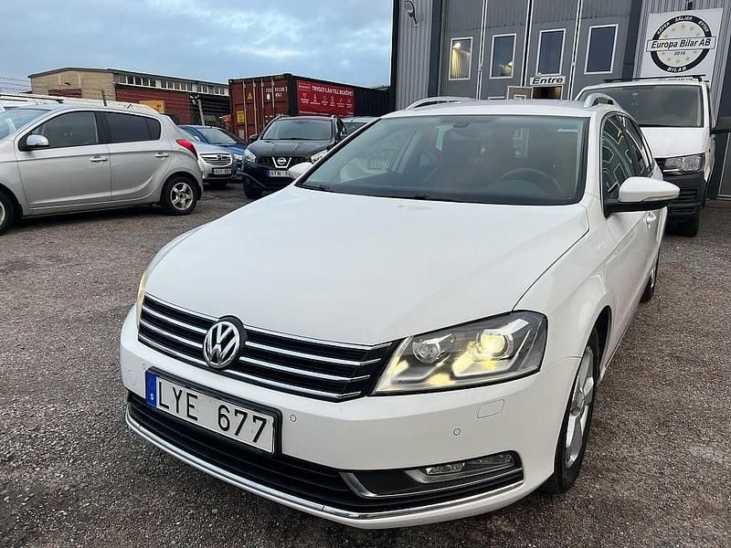 Vit Begagnad 2011 VW Passat Kombi | 64 900 kr (Lite dyr) - Bild 1/4