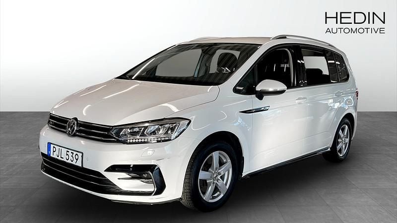 Vit Begagnad 2017 VW Touran Minibuss | 214 000 kr (Bra pris) - Bild 1/4