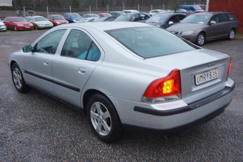 Begagnad Volvo S60 140 HK (102 kW) 2003 Grå Sedan