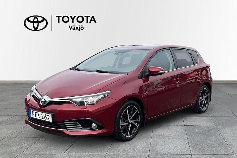 Röd Begagnad 2016 Toyota Auris Comfort Halvkombi | 139 000 kr (Lite dyr) - Bild 1/3