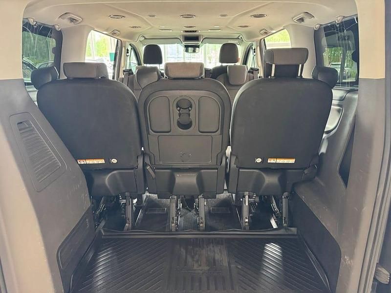 Begagnad Ford Tourneo Titanium 126 HK (92 kW) 2020 Svart Minibuss