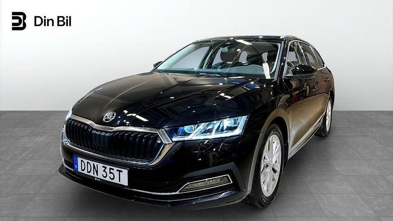 Black magic pärleffekt me Begagnad 2024 Skoda Octavia Style Kombi | 314 900 kr (Marknadspris) - Bild 1/4