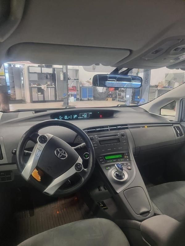 Begagnad Toyota Prius 136 HK (100 kW) 2010 Halvkombi