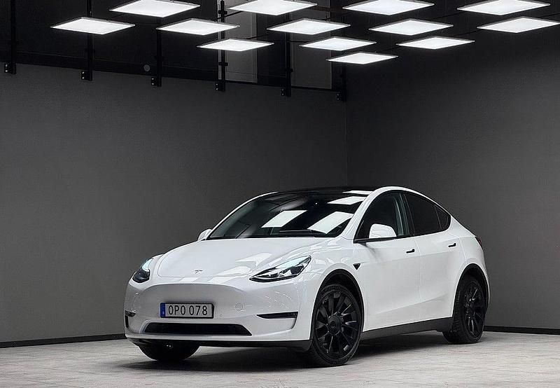Vit Begagnad 2022 Tesla Model Y Long Range AWD SUV | 369 900 kr (Marknadspris) - Bild 1/2