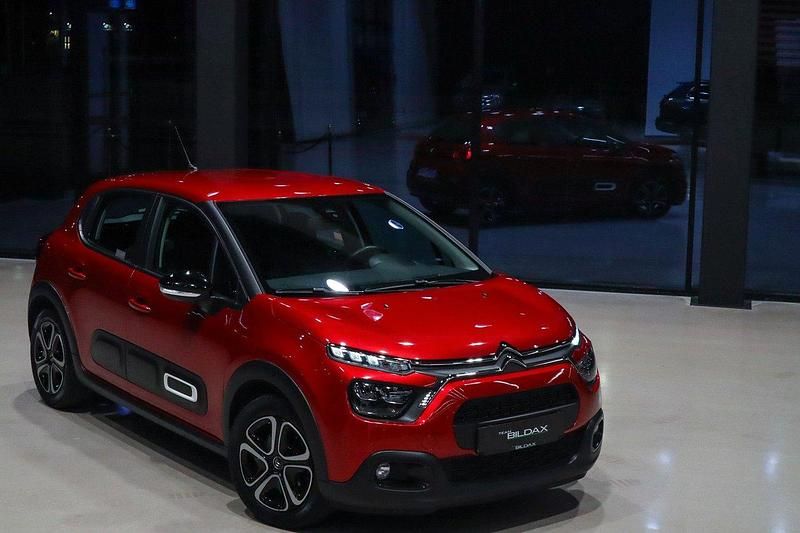 Röd Begagnad 2021 Citroën C3 PureTech Halvkombi | 108 000 kr (Marknadspris) - Bild 1/4