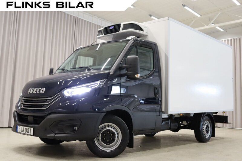 Mörkblå (blå) Begagnad 2023 Iveco Daily Van | 419 900 kr (Bra pris) - Bild 1/4